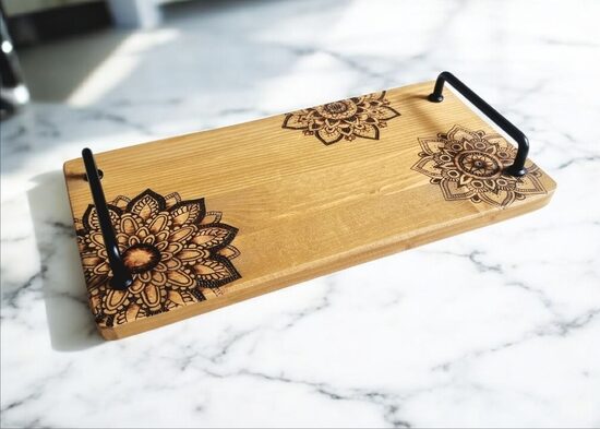 Koka paplāte ar gravējumu "Mandala"