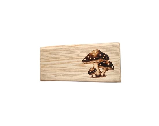 Oša koka dēlītis ar gravējumu "Mušmires"