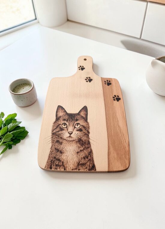 Koka dēlītis ar gravējumu " Kaķis"